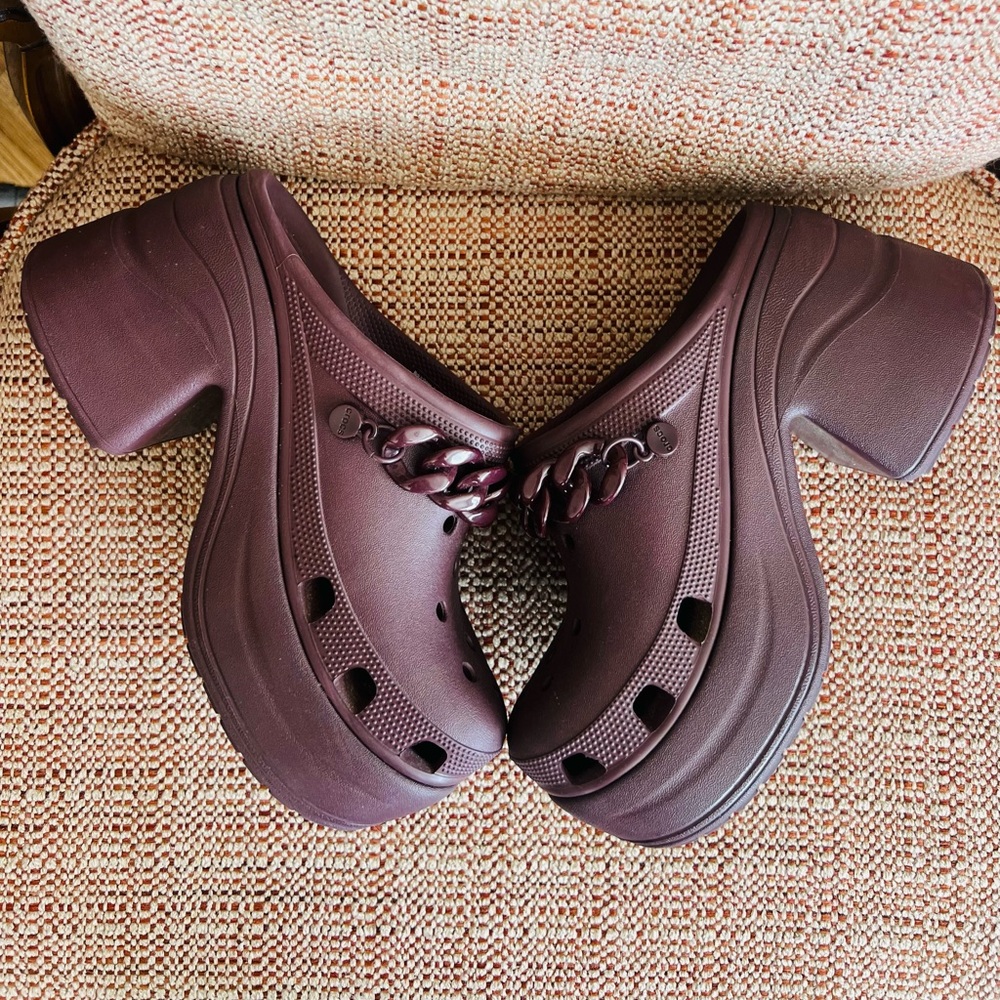 CROCS Siren Chain Burgundy Platform Mules NWOT